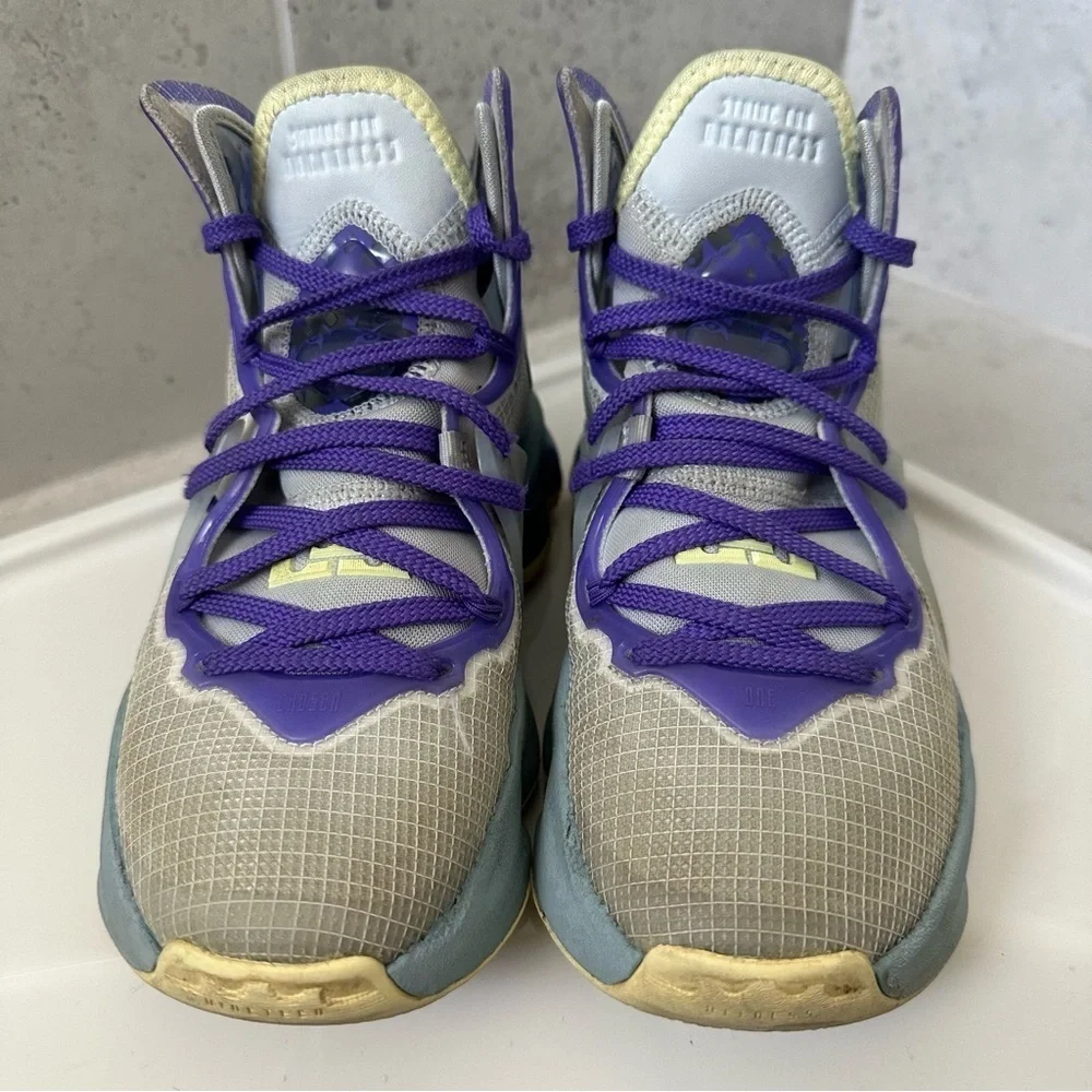 Nike Lebron 19 Boys Sneakers Size 3.5
